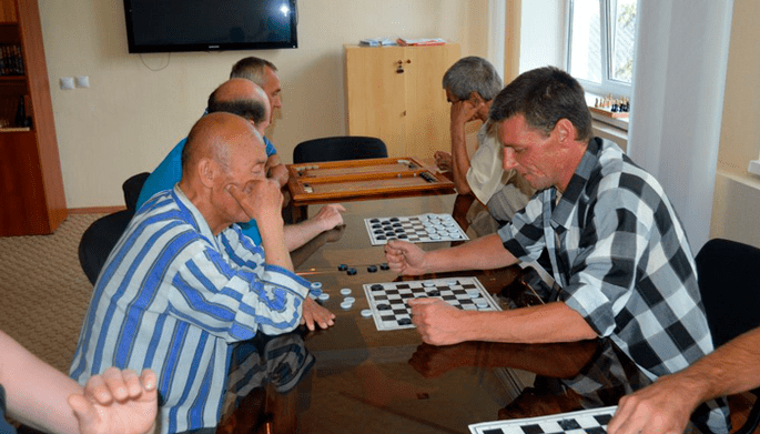 Checkers to distract from beer addiction